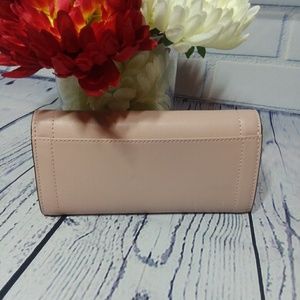 Michael Kors Bags - 🆕️MICHAEL KORS KINSLEY WALLET Michael Kors Bags - 🆕️MICHAEL KORS KINSLEY WALLET